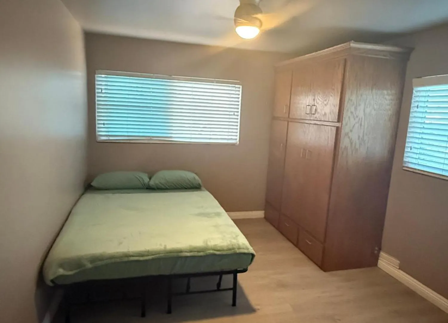 Js Cm Pease And Love Costa Mesa Homestay